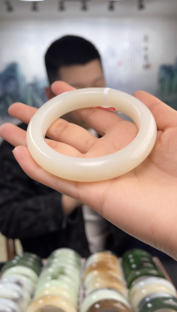 【闪购商品】和田玉手镯未镶嵌60圈口仅一只