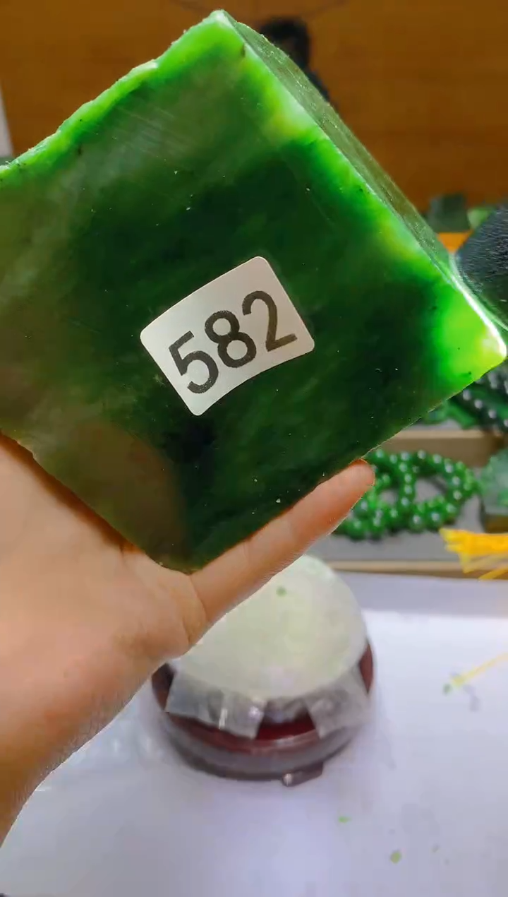 和田玉（碧玉）未镶嵌珠宝半成品582