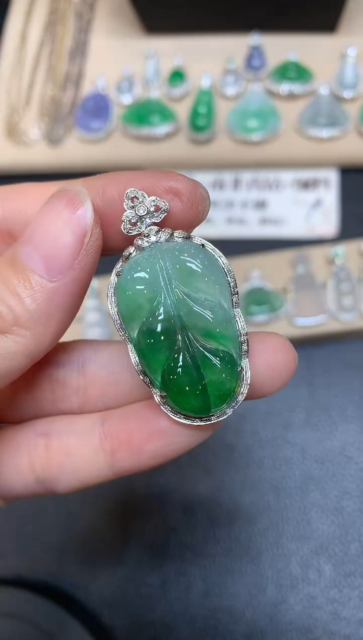 翡翠18K金镶嵌颈饰树叶【无服务费