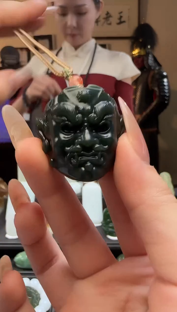 【闪购商品】和田玉青玉面具未镶嵌吊坠