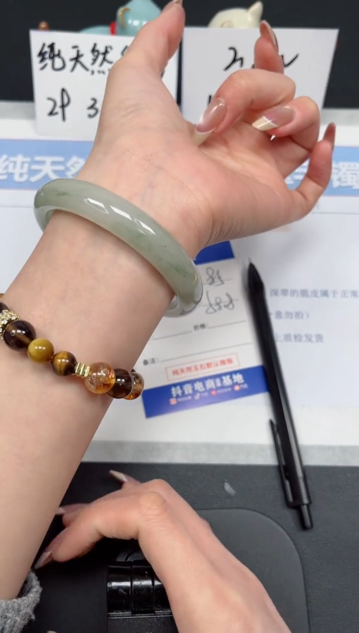 【闪购商品】石英质玉手镯未镶嵌K85-58