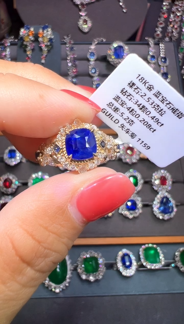2.53ct蓝宝石18K金镶嵌矢车菊