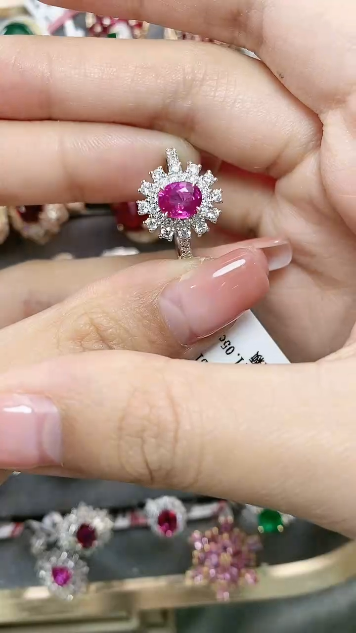 【闪购商品】红宝石戒指18K金镶嵌18K金镶嵌红宝石戒指