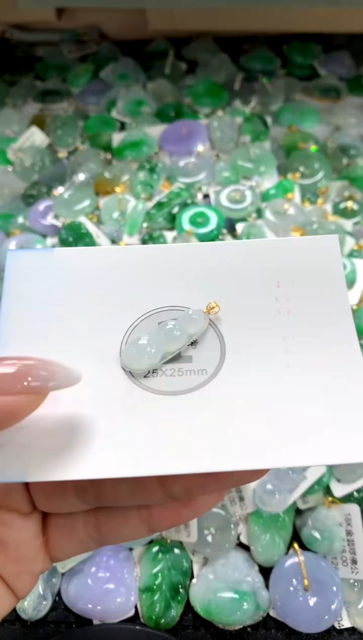 颈饰18K金镶嵌翡翠1111111111111111