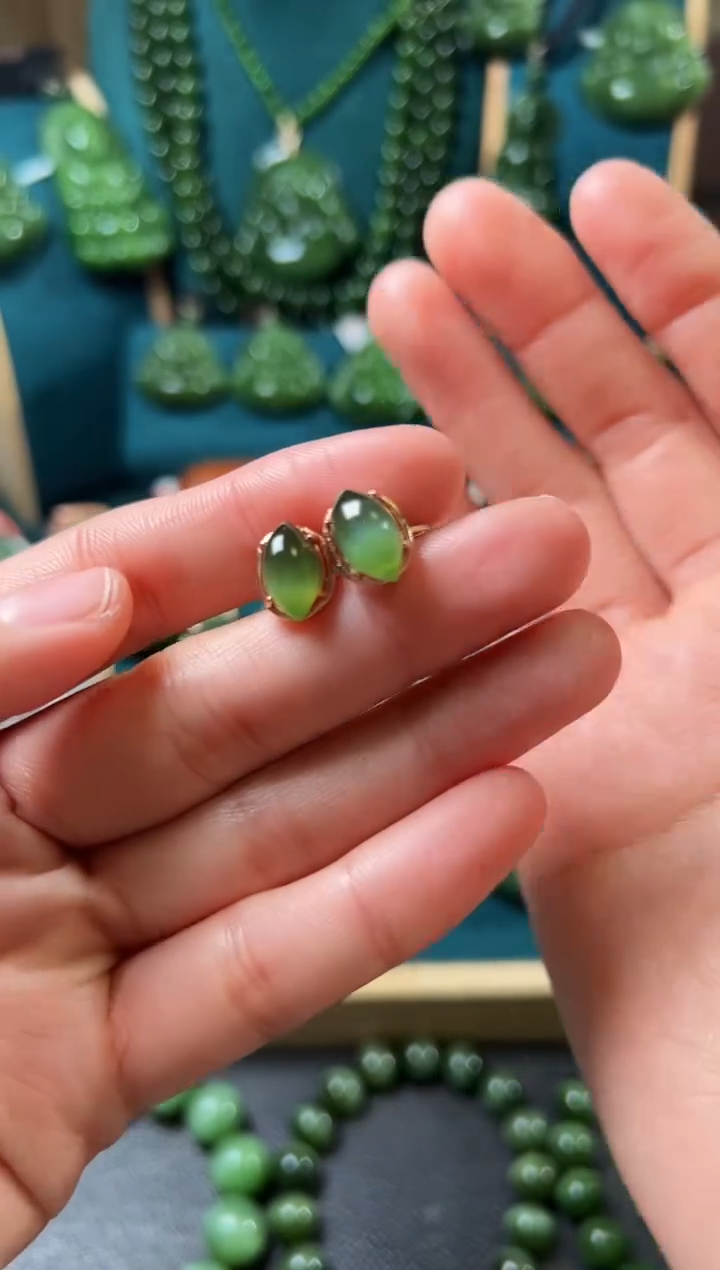 【闪购商品】和田玉（碧玉）耳钉银S925镶嵌碧玉