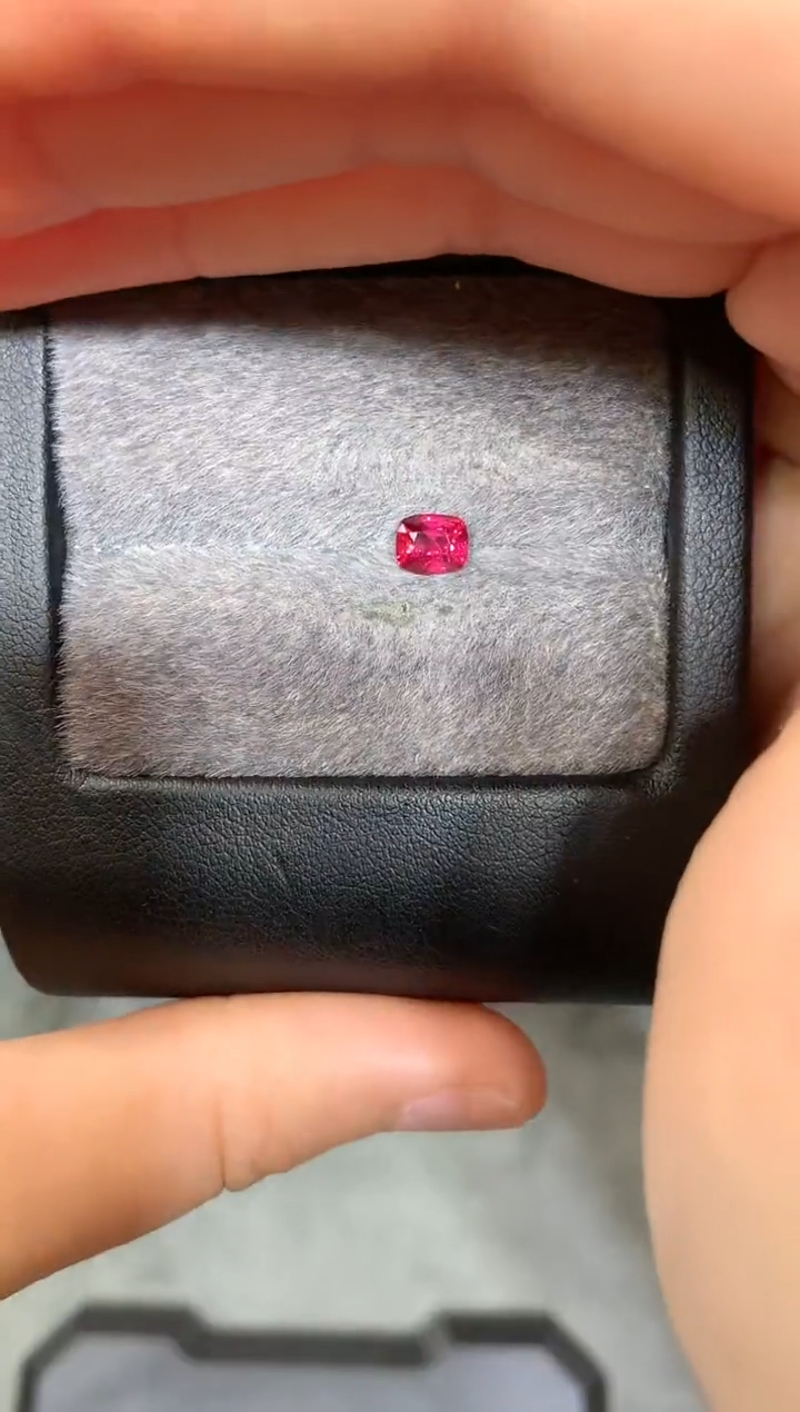 【闪购商品】定制尖晶石裸石未镶嵌枕型 霓虹色调 0.66ct