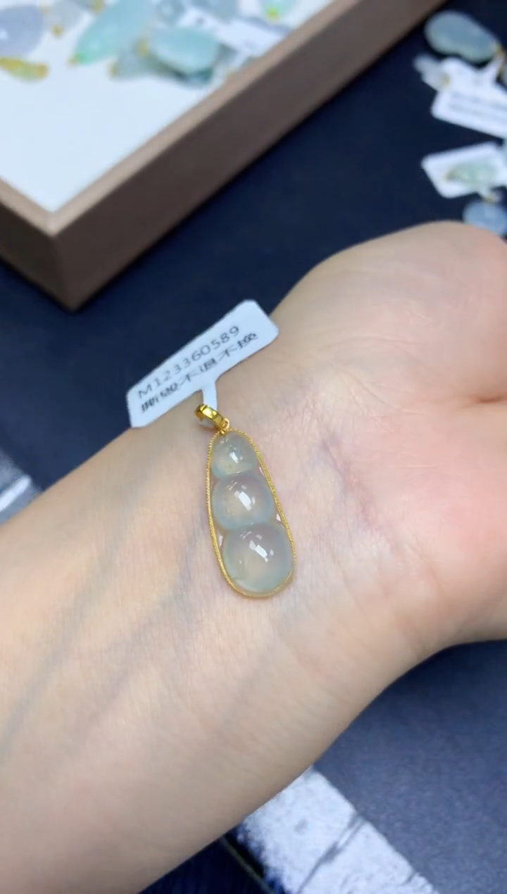 【闪购商品】翡翠挂件18K金镶嵌 天然翡翠A货
