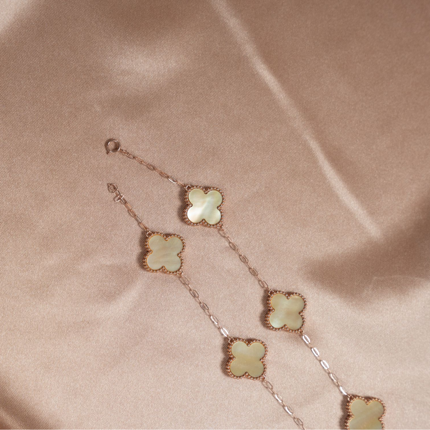 18K金镶嵌K玫 金贝母十花项链15mm轻奢时尚