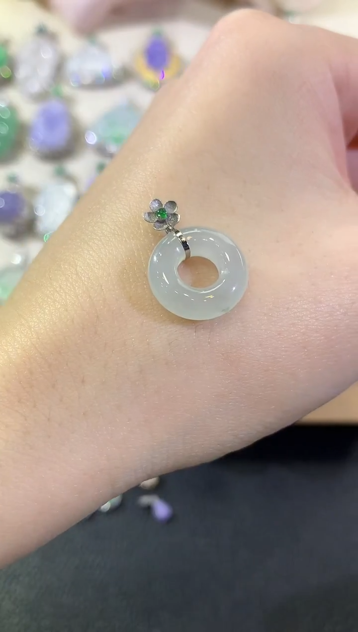 吊坠(不含链)18K金镶嵌翡翠冬日珠宝E2