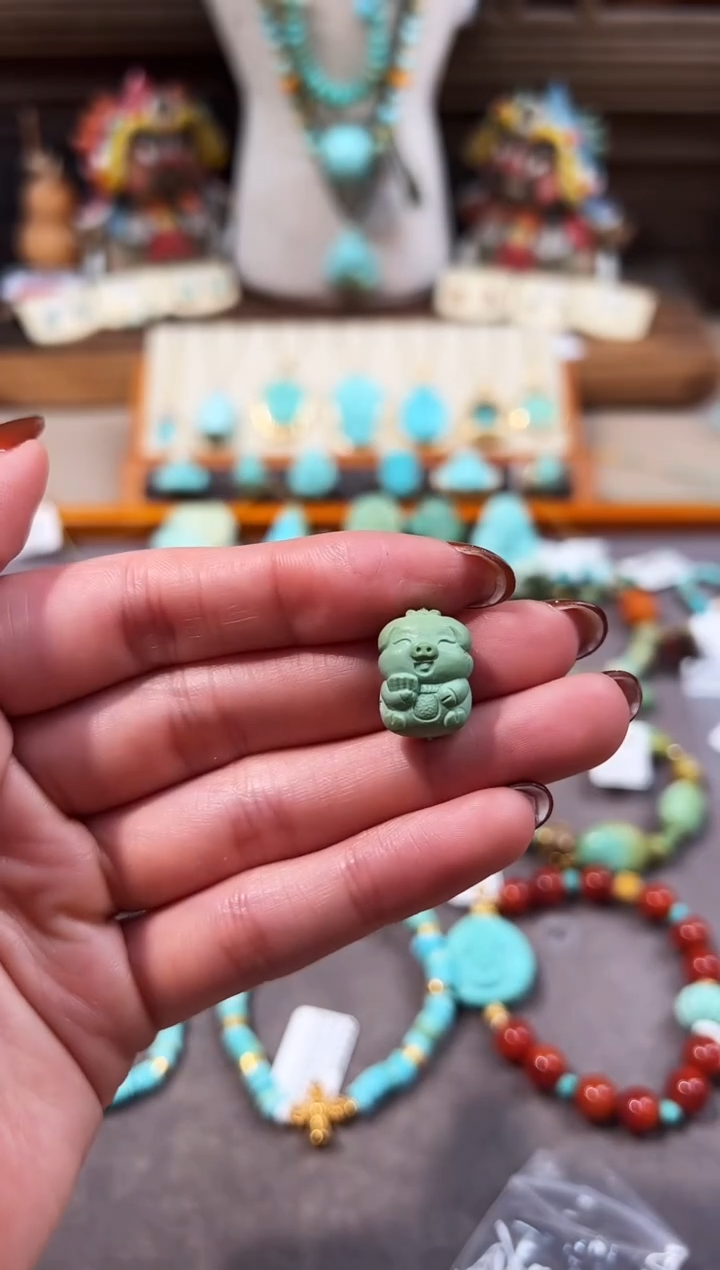 未镶嵌绿松石配饰小猪