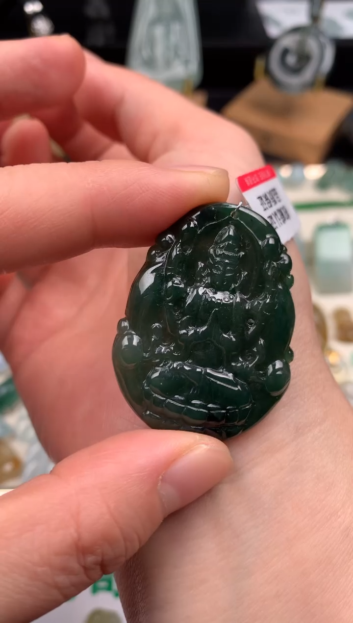 颈饰未镶嵌翡翠吊坠·危地马拉