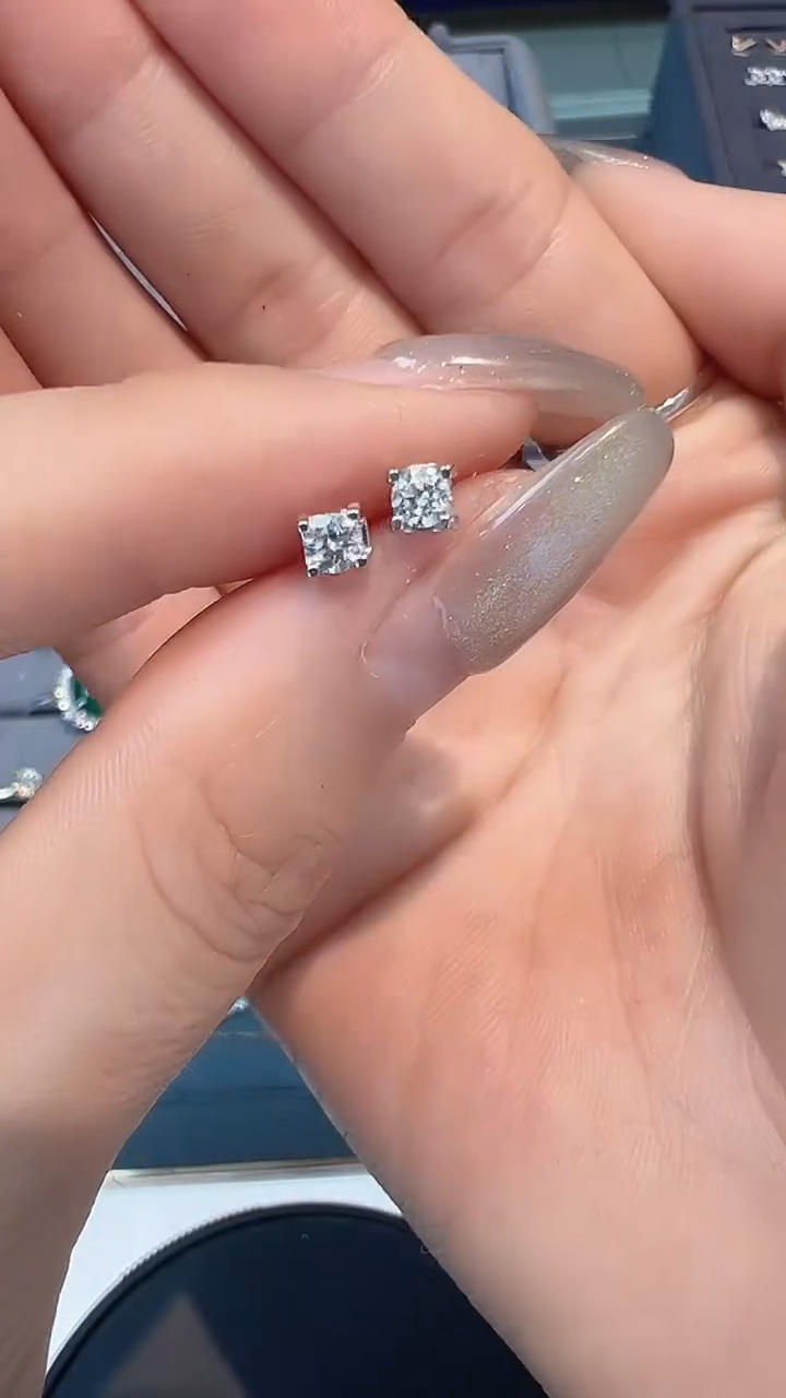 【闪购商品】钻石30分耳钉18K金镶嵌发一