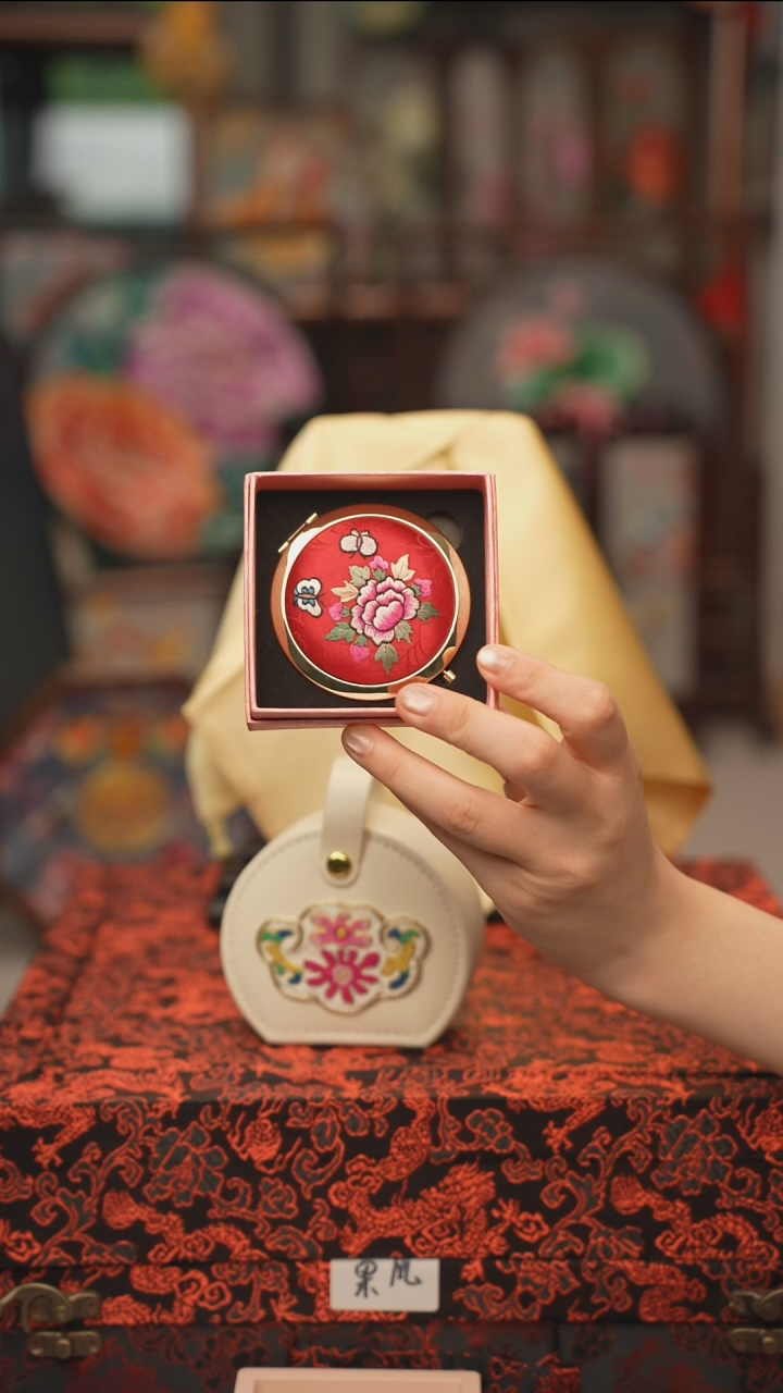 扇子绣花吊坠非遗