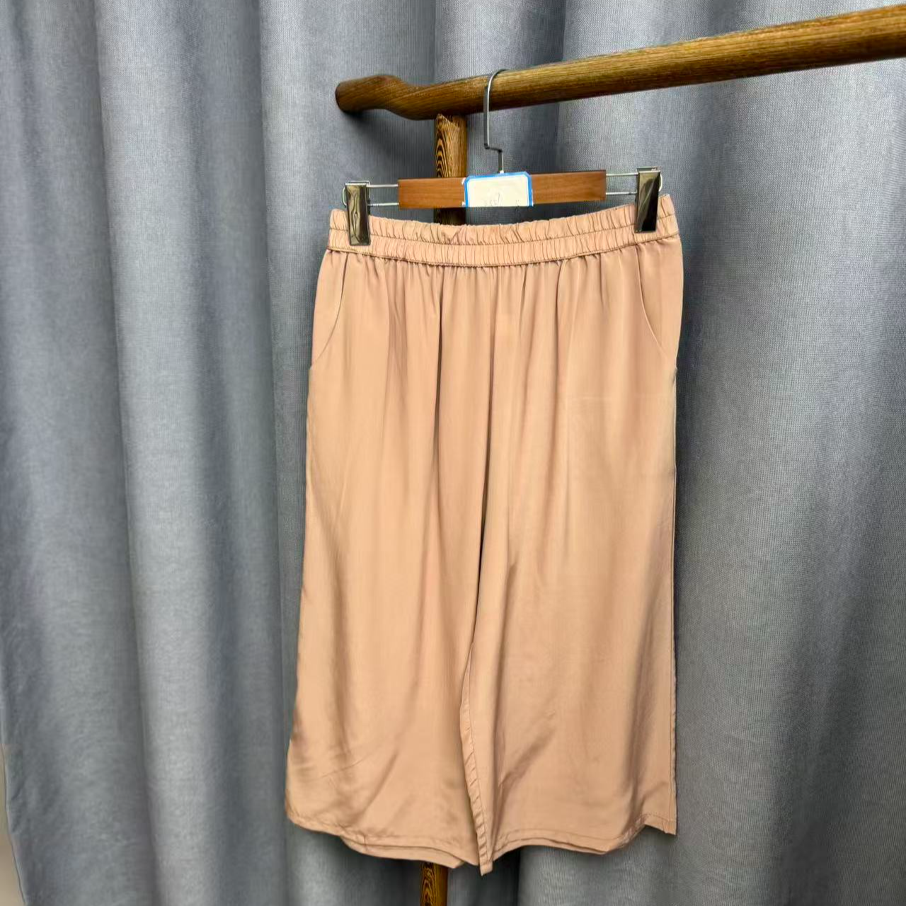 新款简约百搭宽松桑蚕丝直筒七分裤女Z557