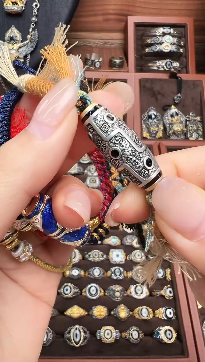 无非金属藏式九眼吊坠