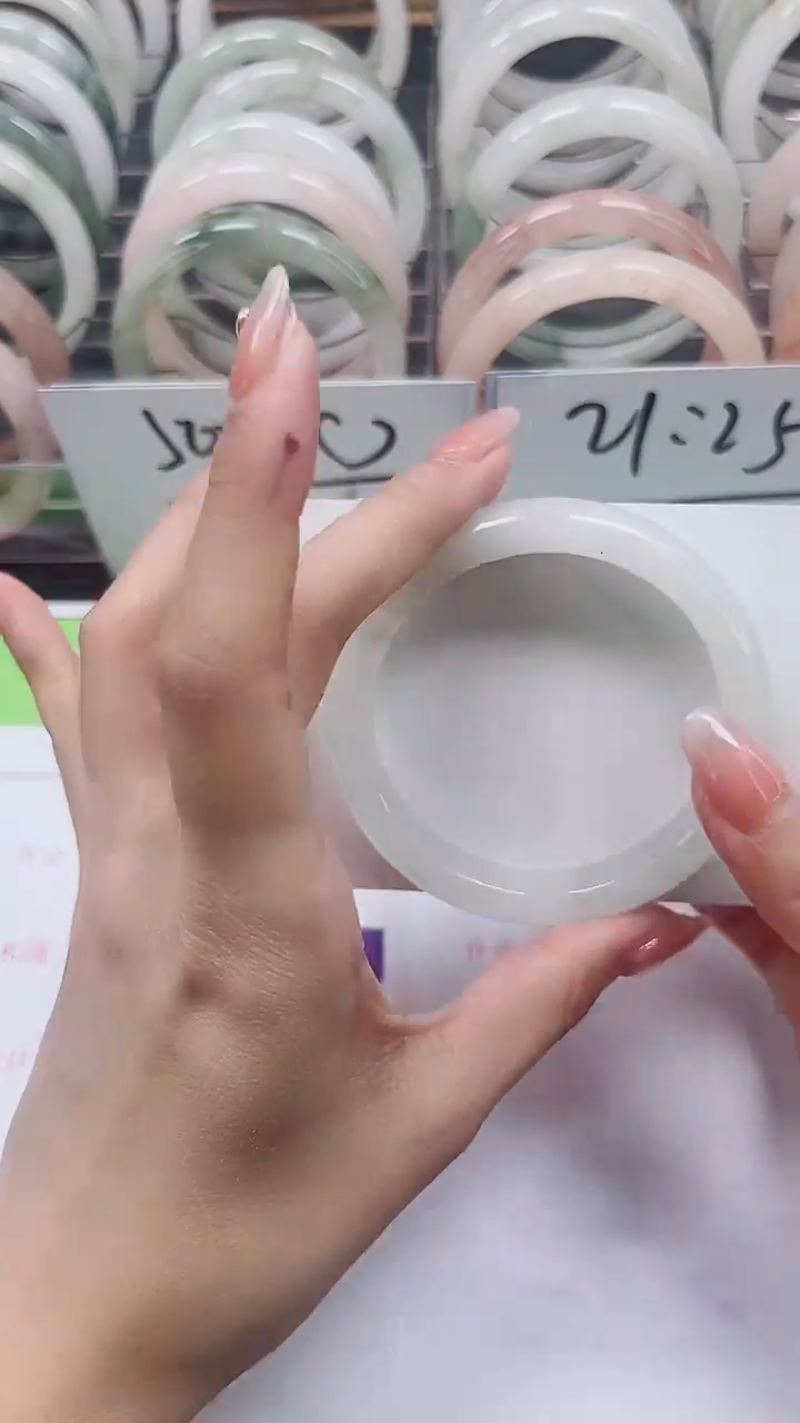 【闪购商品】石英质玉手镯未镶嵌A222-56/57