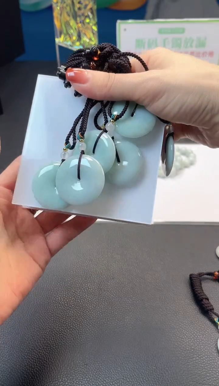 颈饰未镶嵌翡翠平安扣-多样性发一