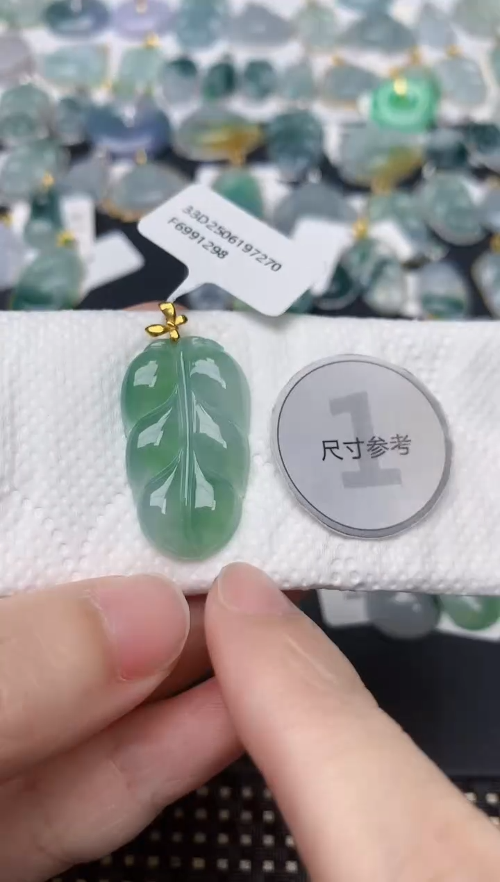 颈饰18K金镶嵌翡翠天然缅甸A货翡翠