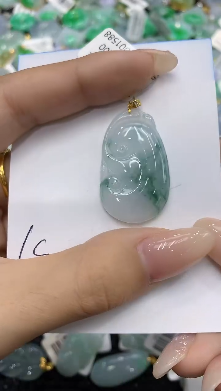 翡翠18K金镶嵌颈饰111111111111