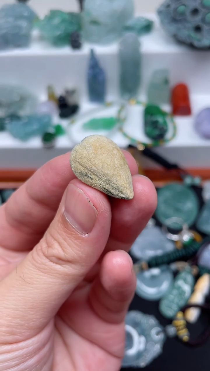 【闪购商品】翡翠摆件未镶嵌坚果