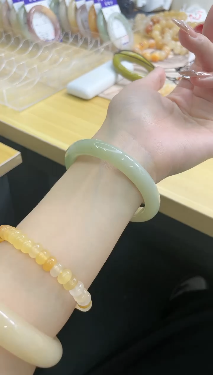 石英质玉手镯未镶嵌97/56.5