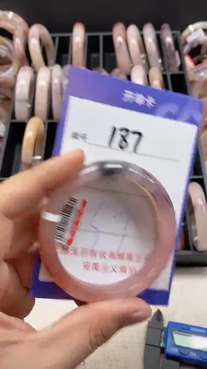 【闪购商品】石英岩玉手镯未镶嵌187