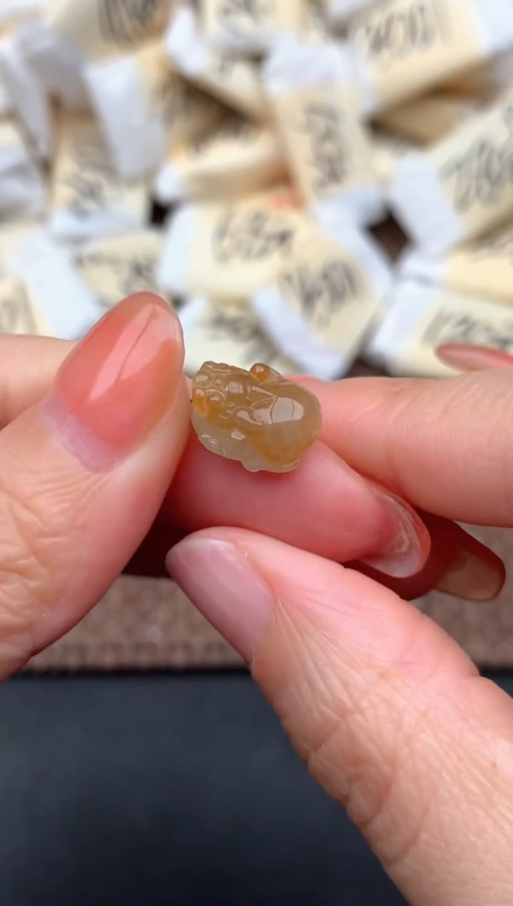 未镶嵌挂件翡翠1