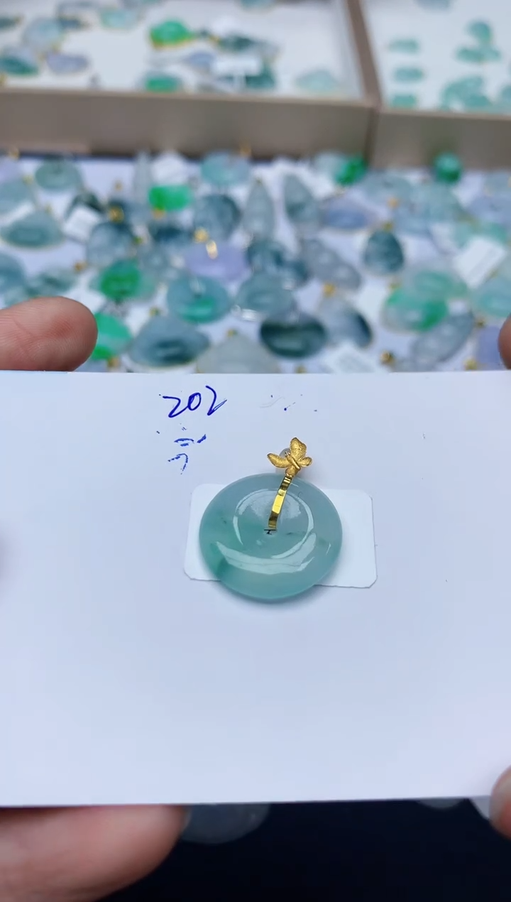 【闪购商品】翡翠颈饰18K金镶嵌天然翡翠A货    