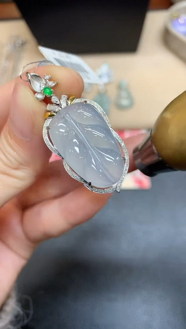 【闪购商品】翡翠颈饰18K金镶嵌树叶【无服务费