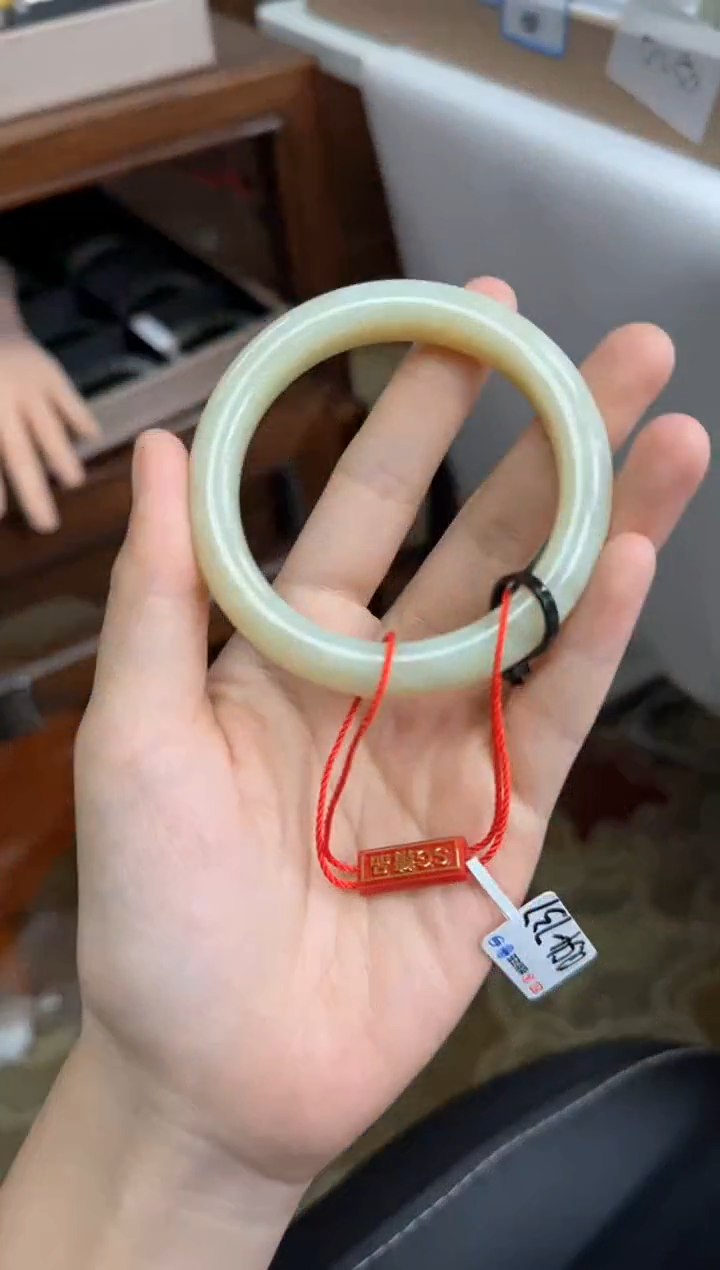 未镶嵌手镯和田玉54