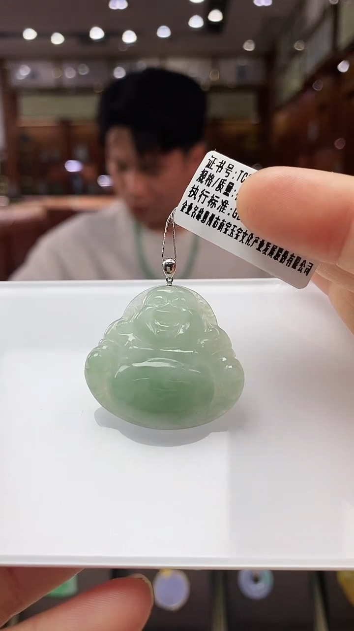 颈饰18K金镶嵌翡翠佛公