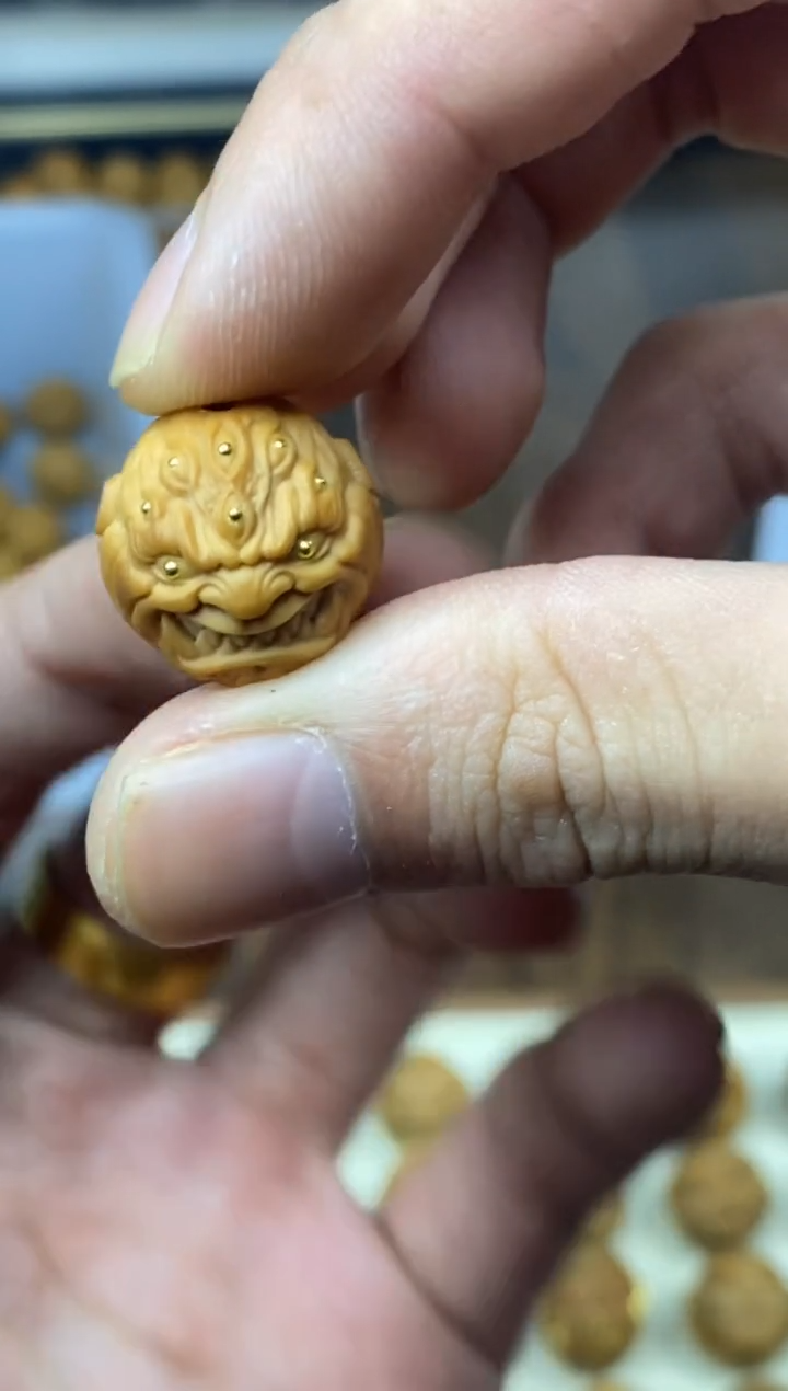 猴头核桃吊坠獠牙 满镶  