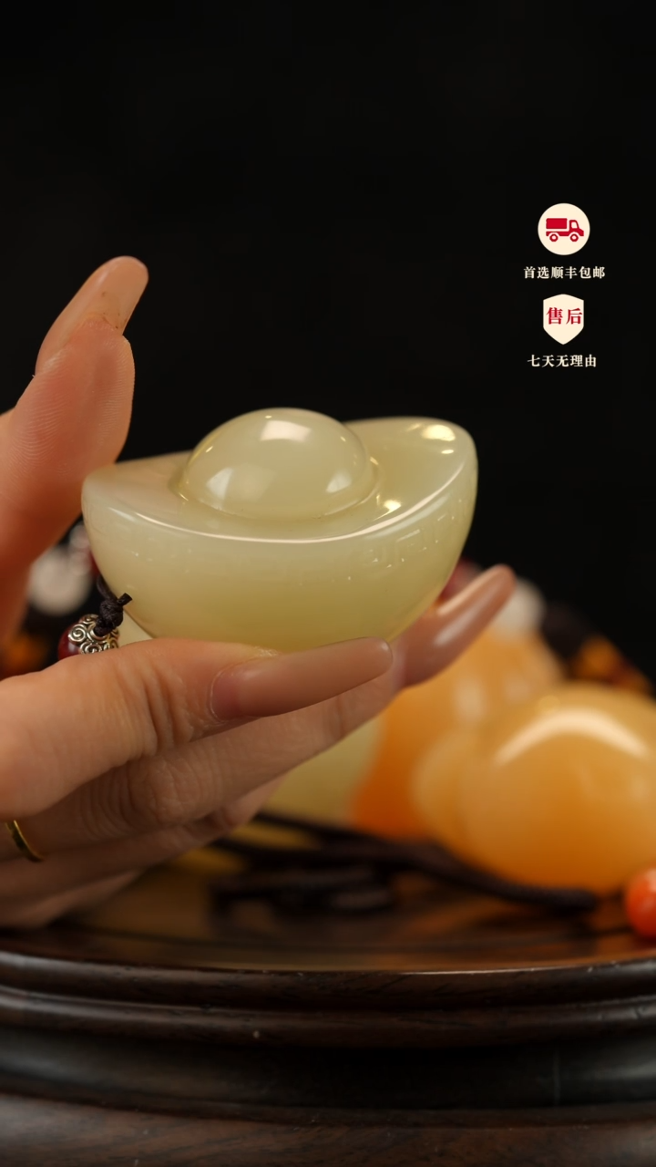云南石竹叶青雕刻：元宝手把件摆件