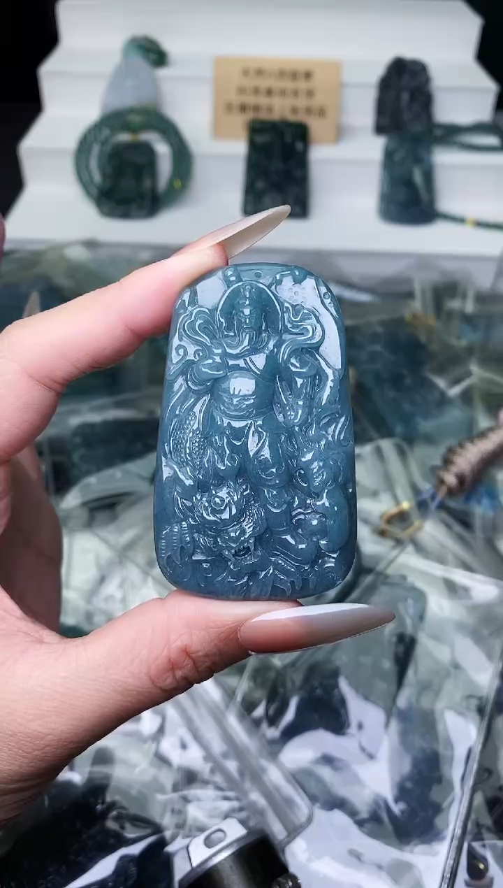 颈饰未镶嵌翡翠 