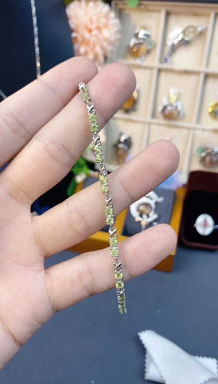 【闪购商品】橄榄石手链银S925镶嵌带证书福利