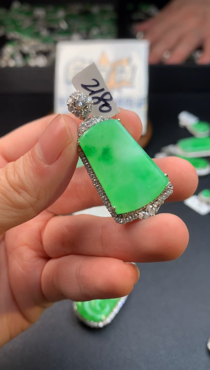 【闪购商品】翡翠颈饰银S925镶嵌翡翠