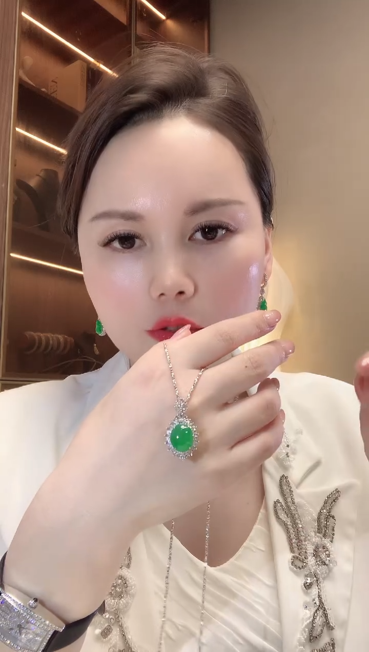 【闪购商品】翡翠吊坠(不含链)18K金镶嵌C134   