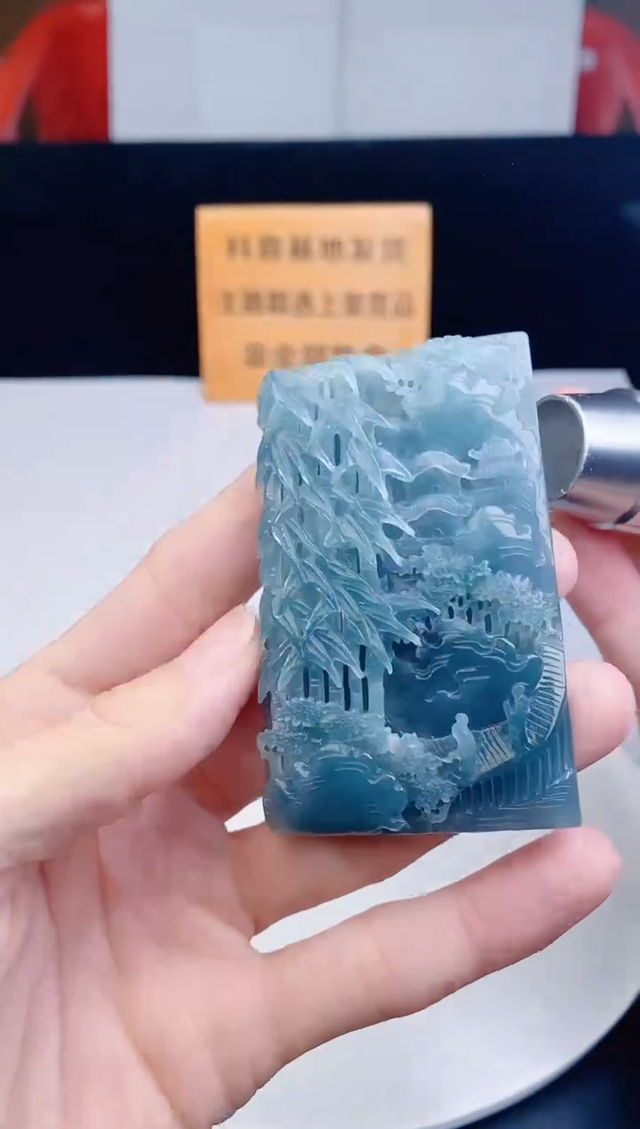 颈饰未镶嵌翡翠  