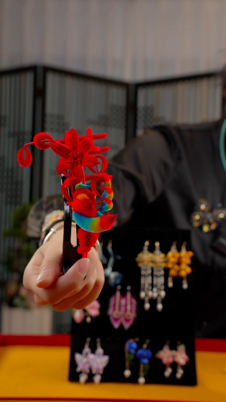 刺绣?非遗绒花手工饰品