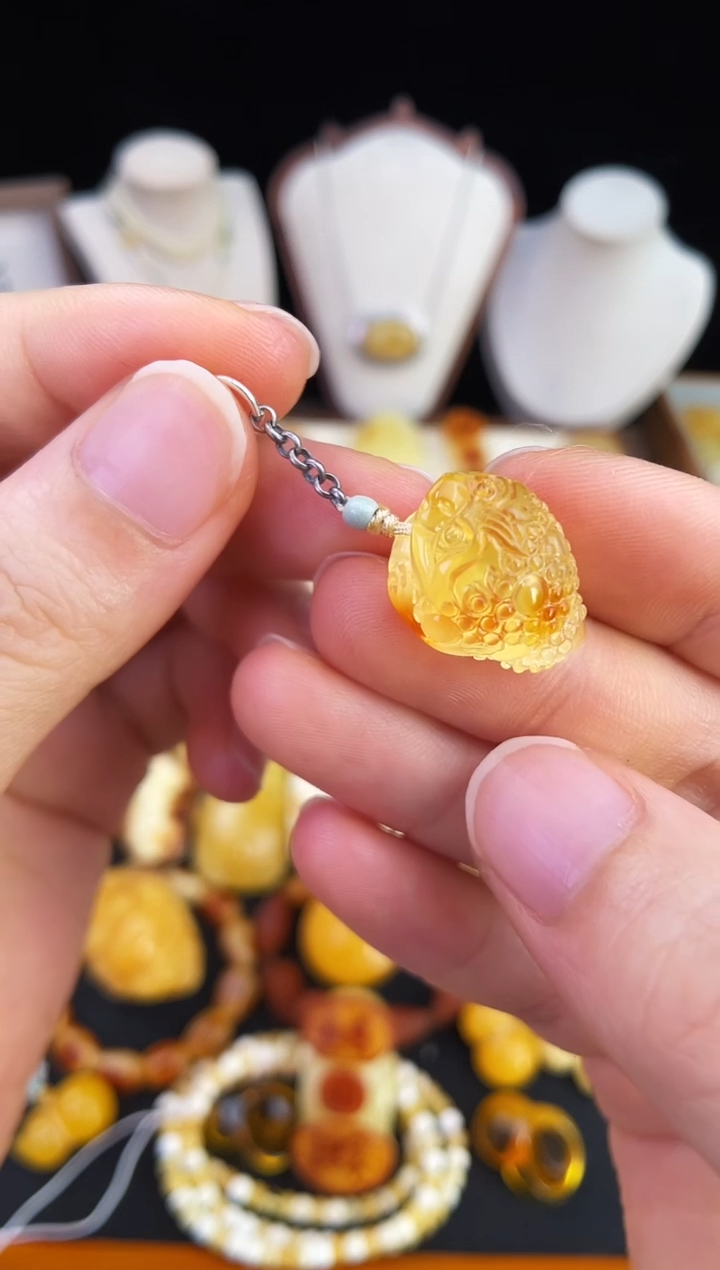 琥珀未镶嵌珠宝奇石柒月