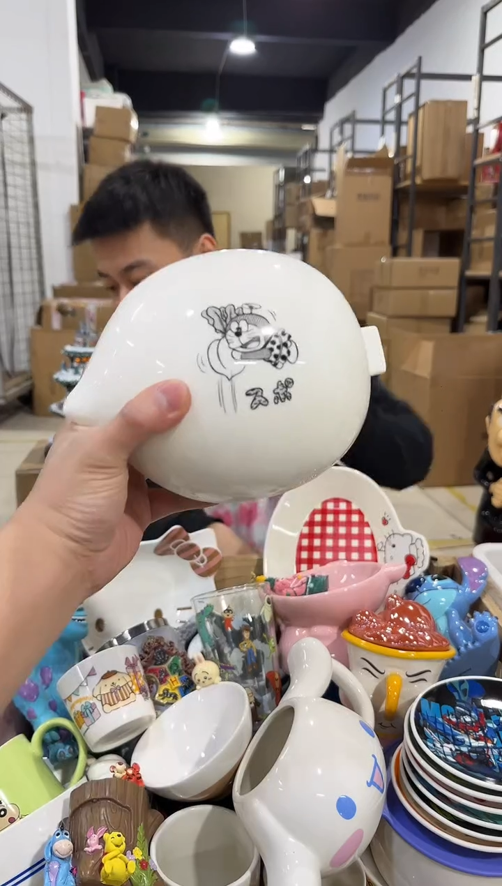 瓷片叮当猫萝卜带盖碗