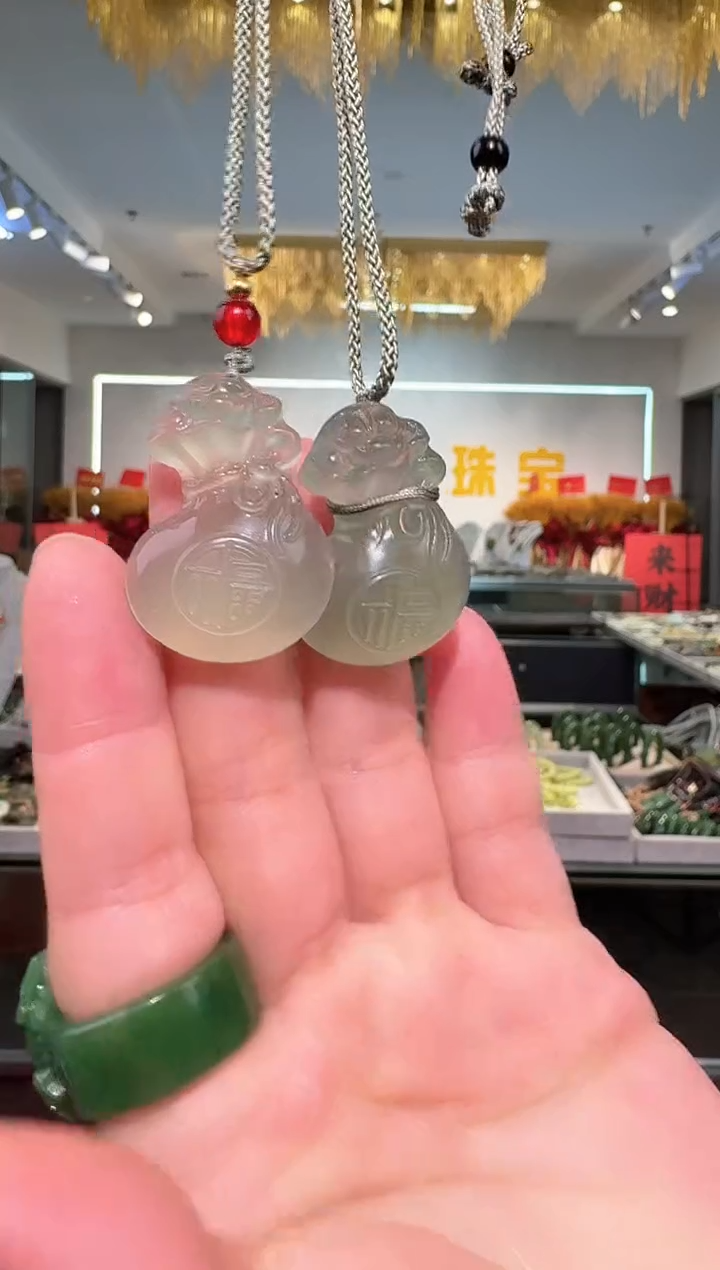 未镶嵌岫玉颈饰吊坠