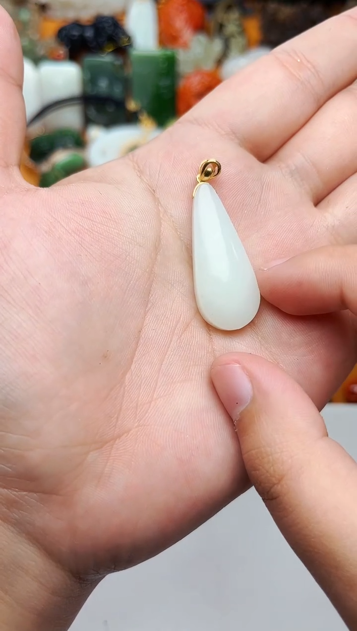 【闪购商品】和田玉颈饰18K金镶嵌吊坠01