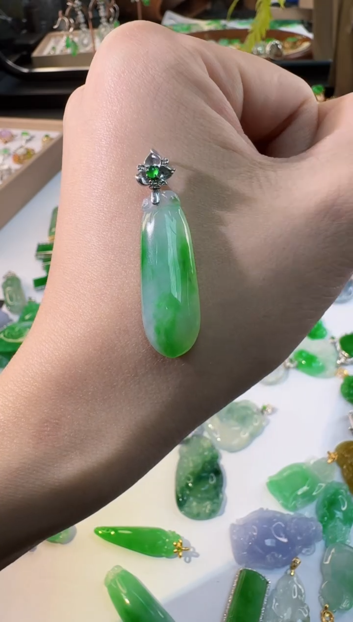 【闪购商品】翡翠颈饰18K金镶嵌缅甸翡翠A货挂件