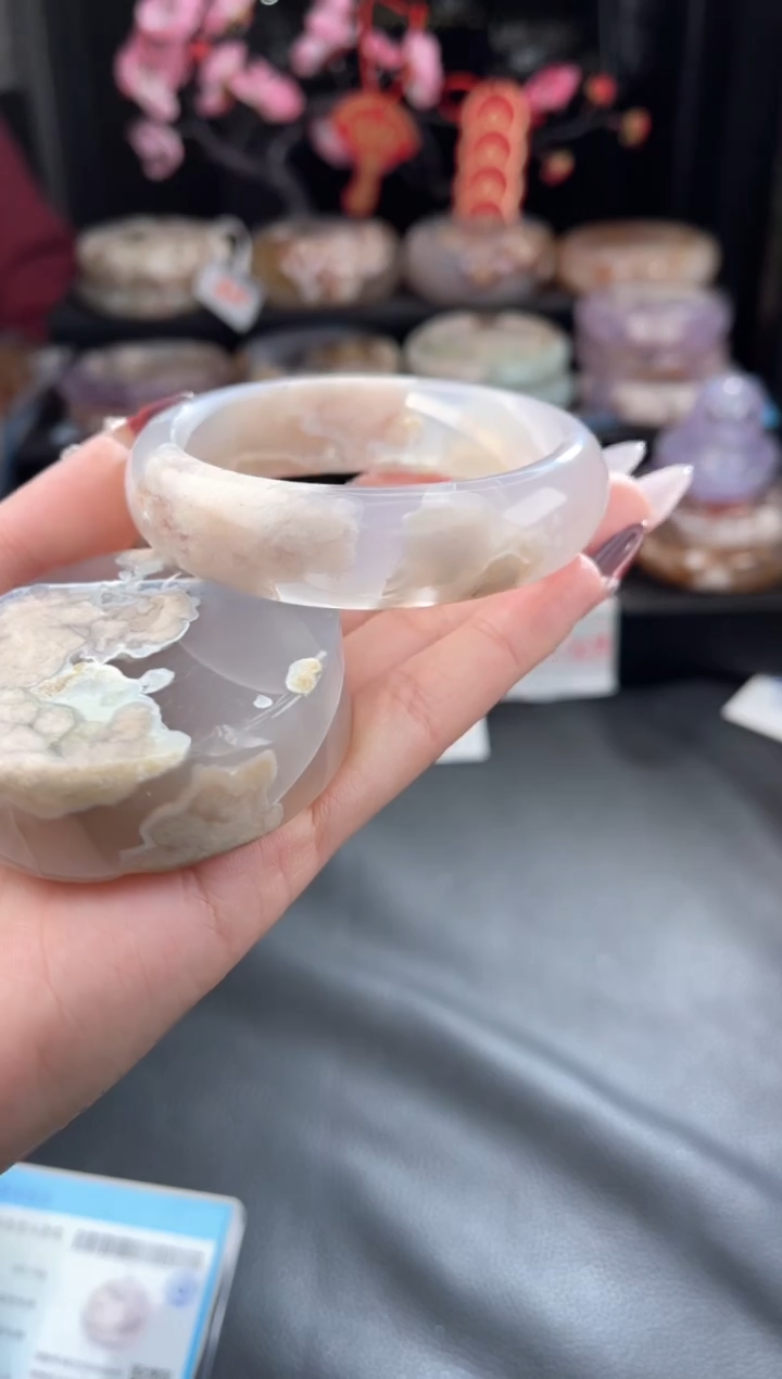 【闪购商品】石英质玉手镯未镶嵌57