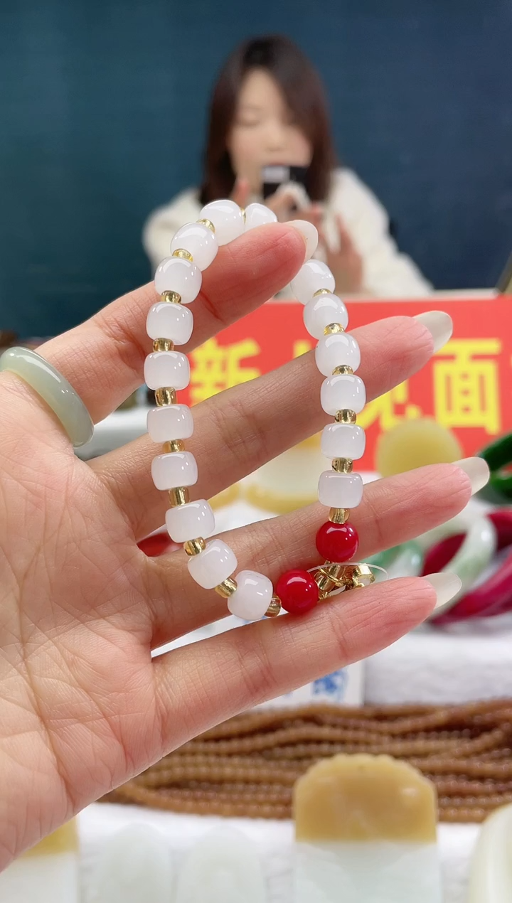 【闪购商品】石英质玉手链合金9