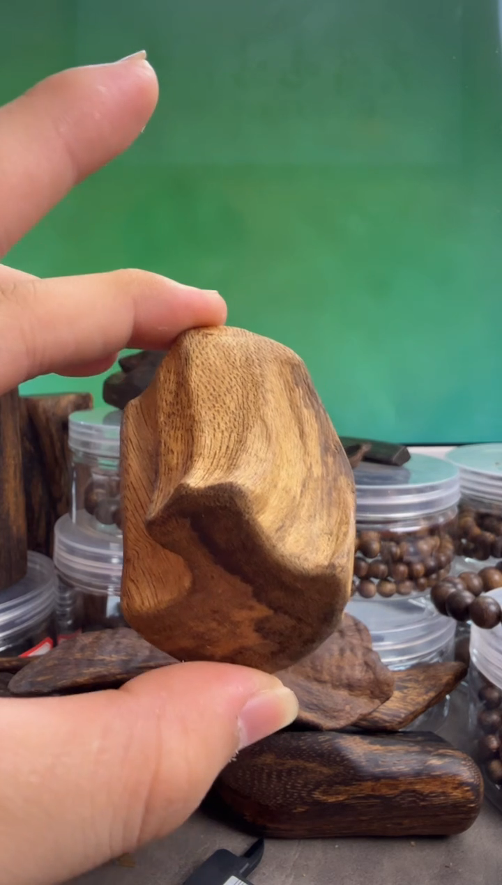 沉香手把件红土多样性发一