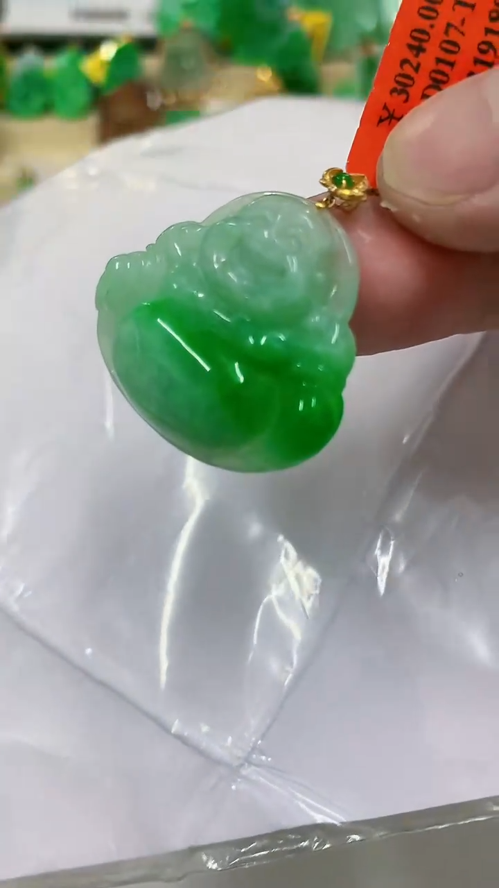 翡翠18K金镶嵌颈饰挂件