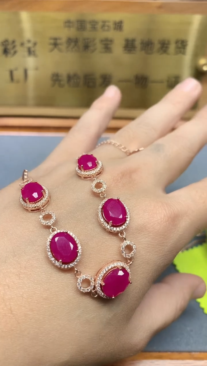 【闪购商品】红宝石手链银S925镶嵌........