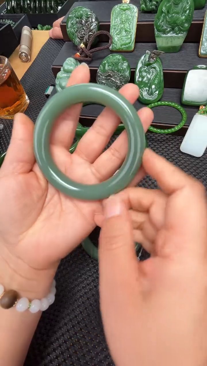 【闪购商品】和田玉手镯未镶嵌手镯56